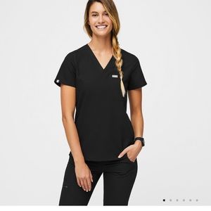 Catarina One-Pocket Scrub Top
